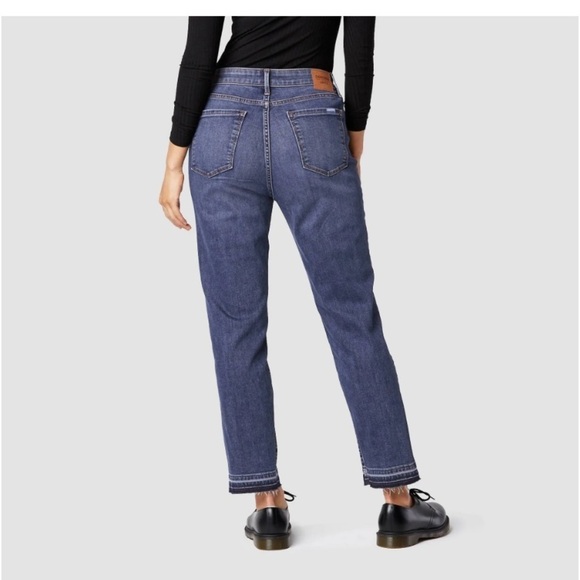 Women's Sculpting High-Rise Ankle Straight Jeans by DENIZEN from Levis®. - Picture 2 of 7